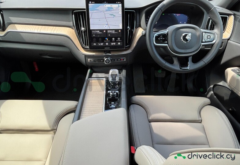 Volvo XC60 White