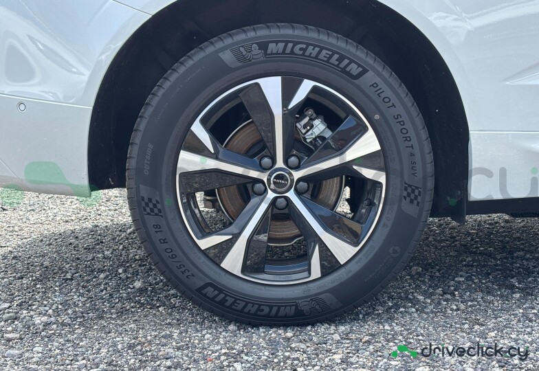 Volvo XC60 White