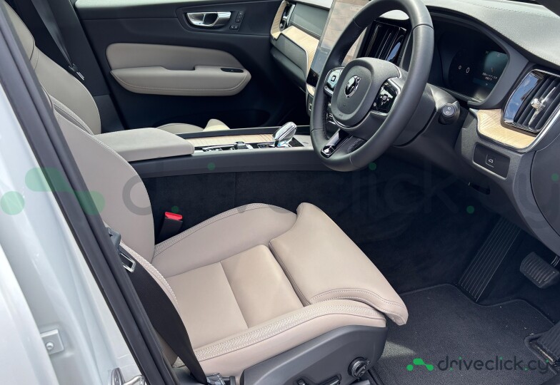 Volvo XC60 White