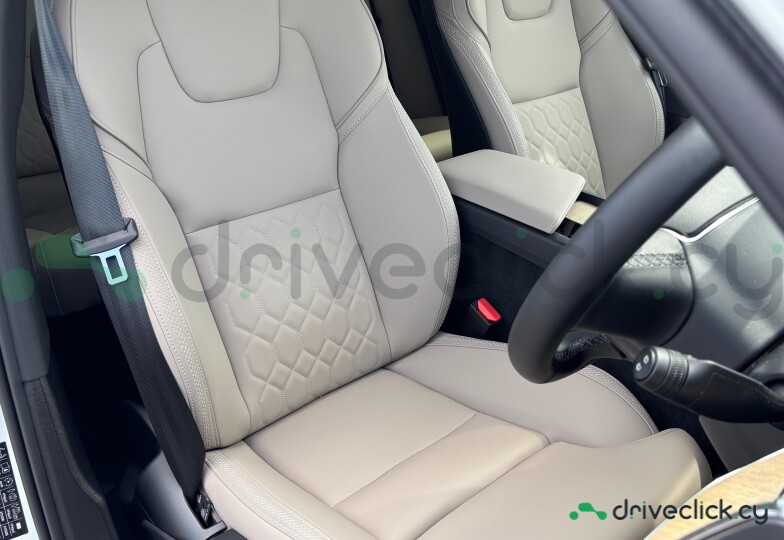 Volvo XC60 White