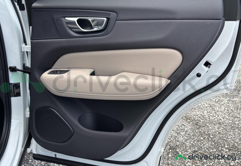 Volvo XC60 White