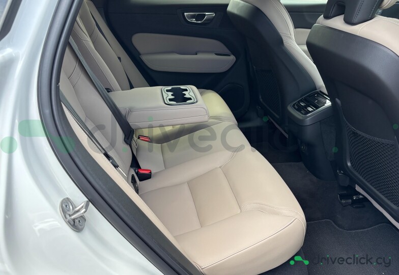 Volvo XC60 White