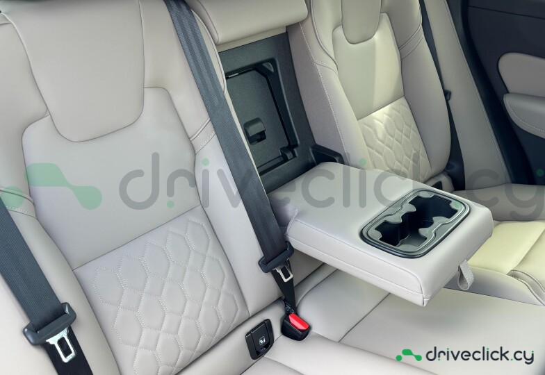 Volvo XC60 White