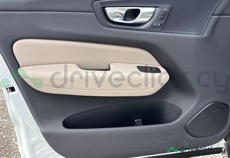 Volvo XC60 White