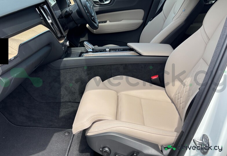 Volvo XC60 White