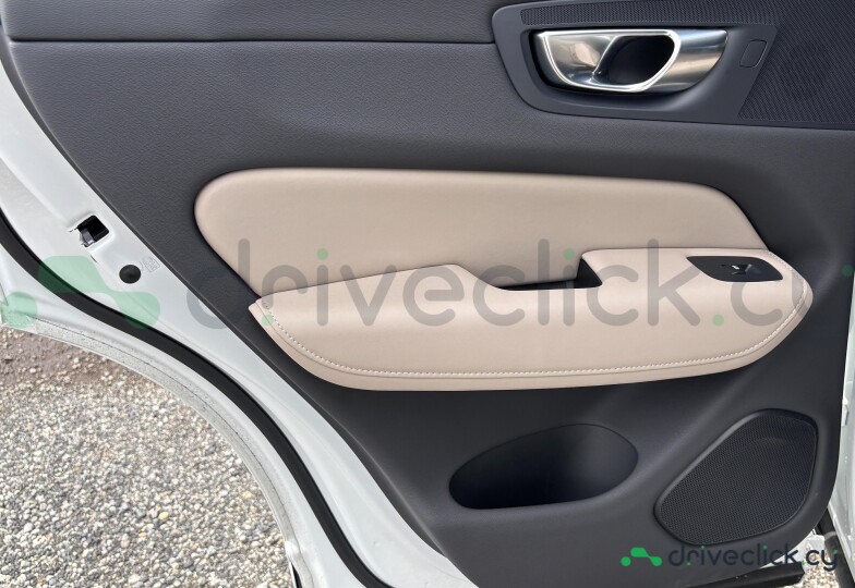 Volvo XC60 White