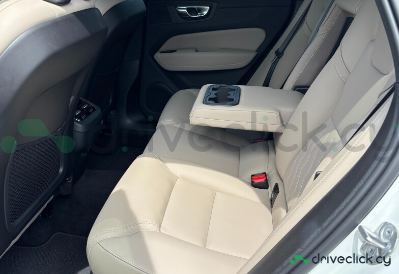 Volvo XC60 White