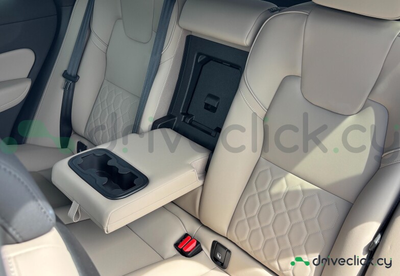 Volvo XC60 White