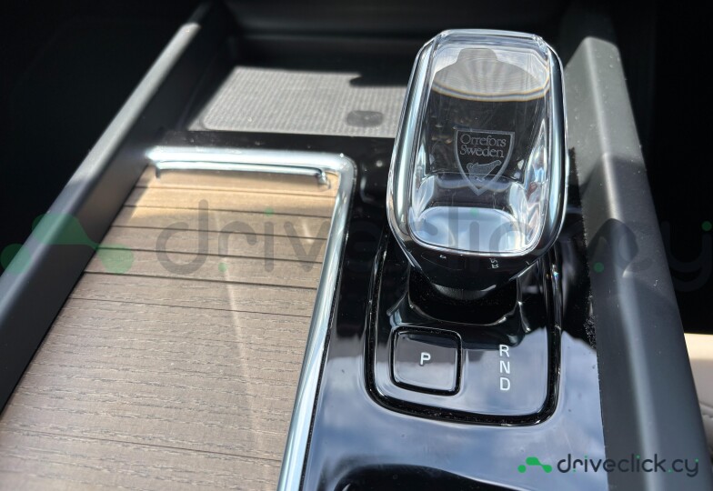 Volvo XC60 White