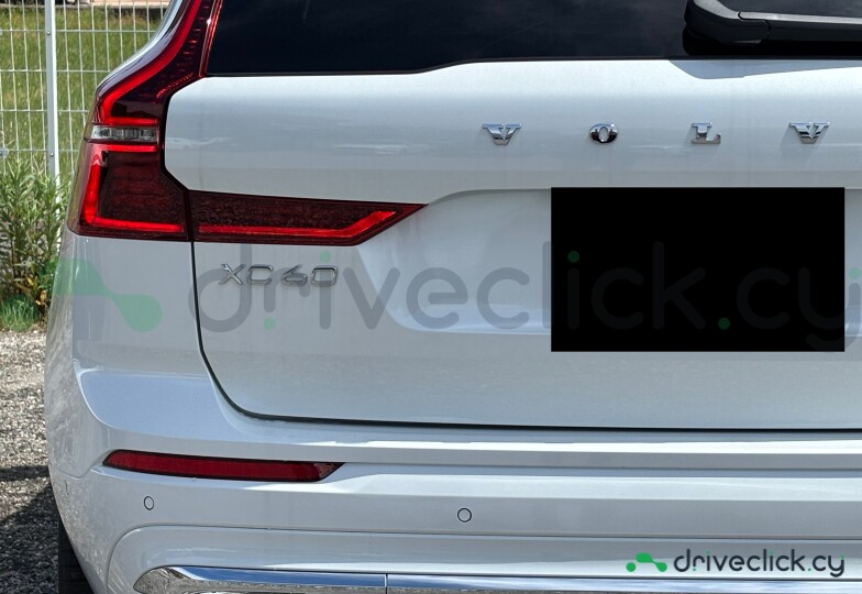Volvo XC60 White