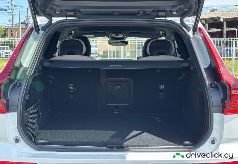 Volvo XC60 White