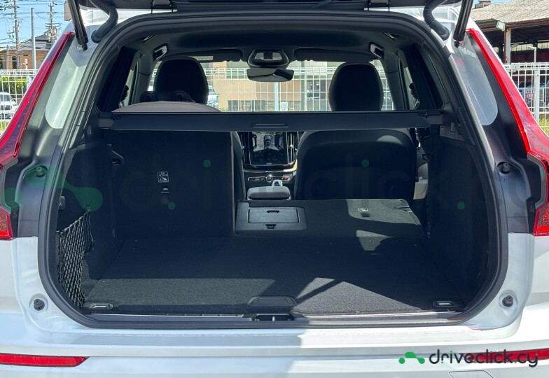 Volvo XC60 White
