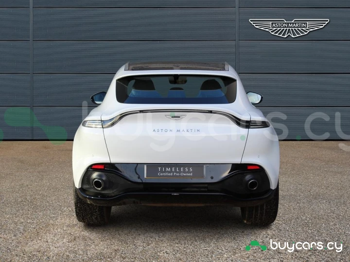 Aston Martin DBX Белый
