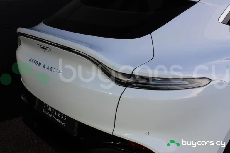Aston Martin DBX Белый