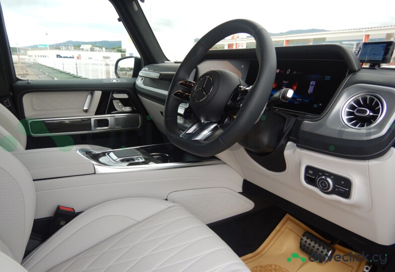 Mercedes G-class Black