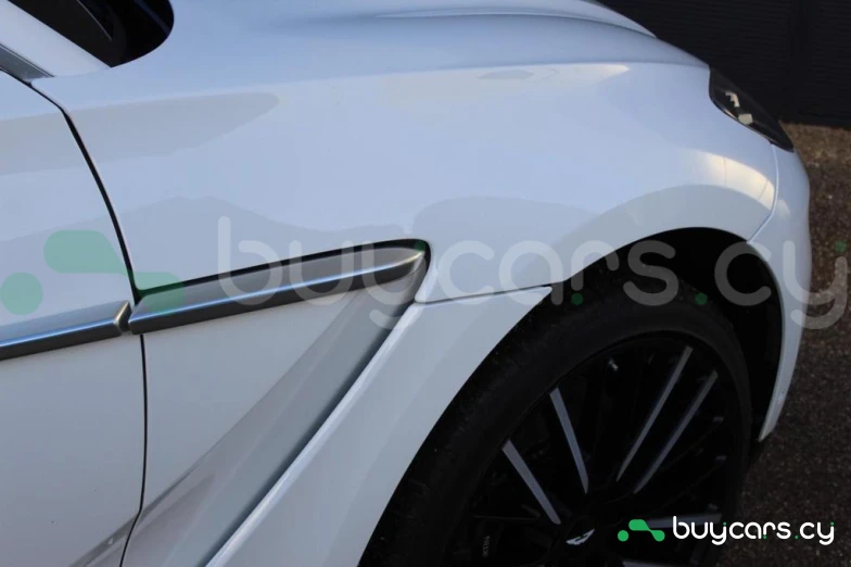 Aston Martin DBX Белый