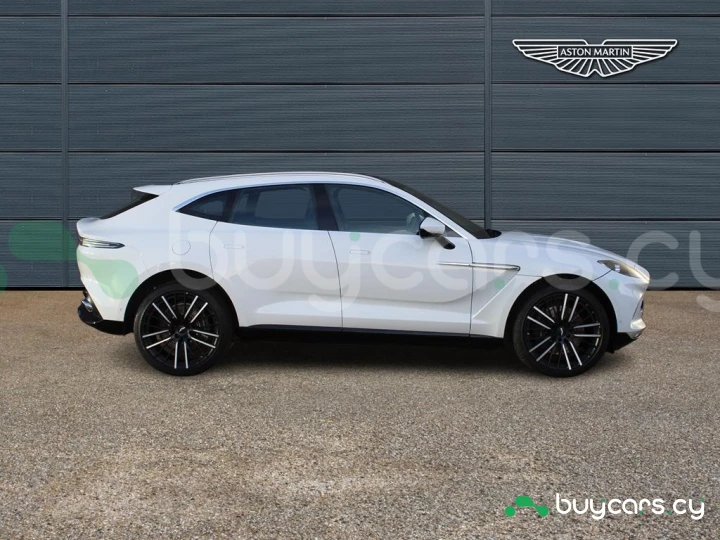 Aston Martin DBX Белый