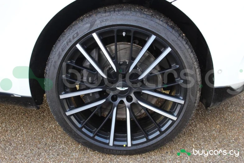 Aston Martin DBX Белый