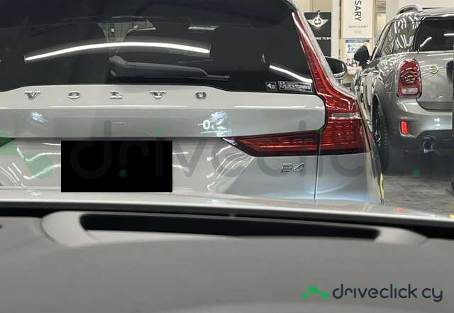 Volvo V60 White