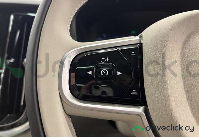 Volvo V60 White