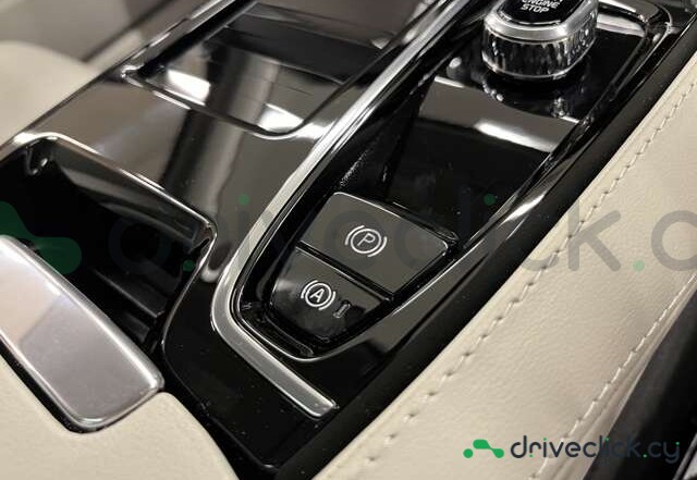 Volvo V60 White