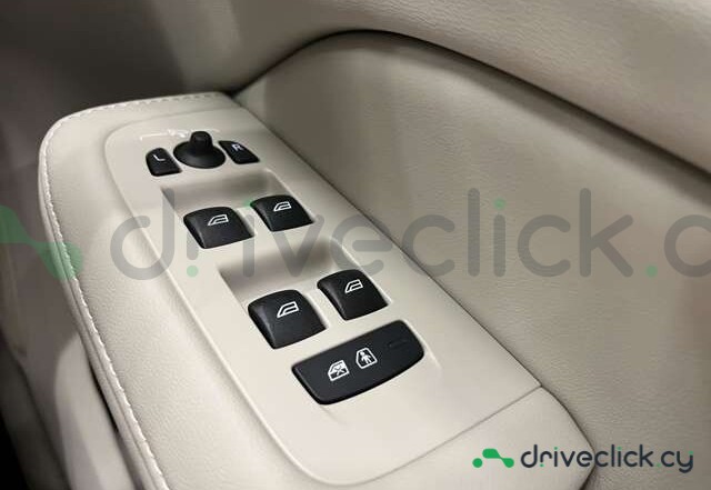 Volvo V60 White