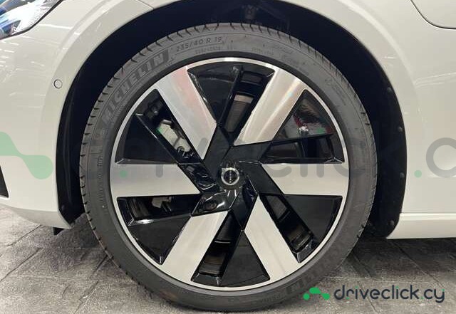 Volvo V60 White