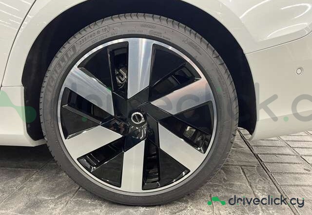 Volvo V60 White