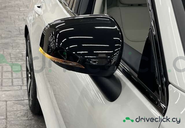 Volvo V60 White