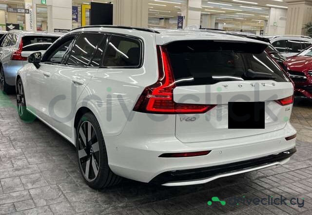 Volvo V60 White