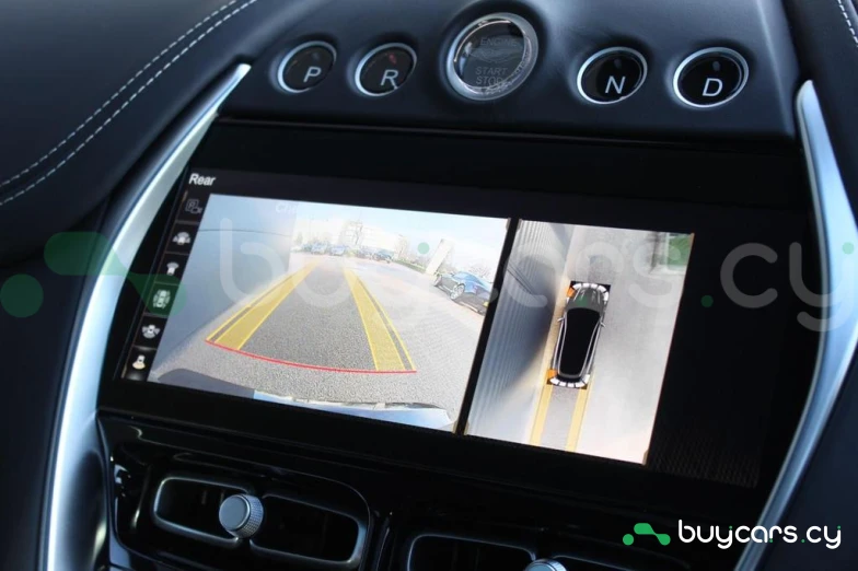 Aston Martin DBX Белый