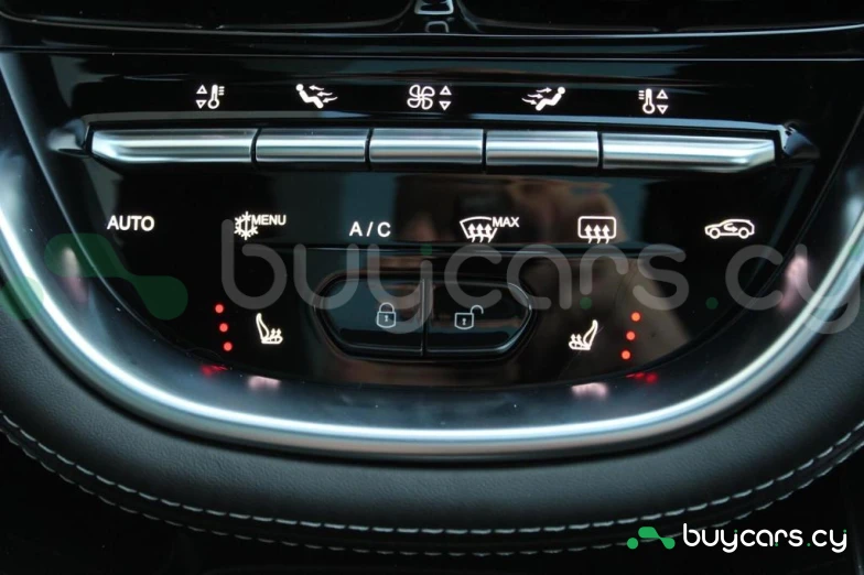 Aston Martin DBX Белый