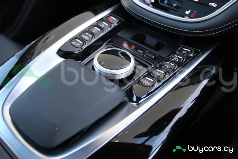 Aston Martin DBX Белый