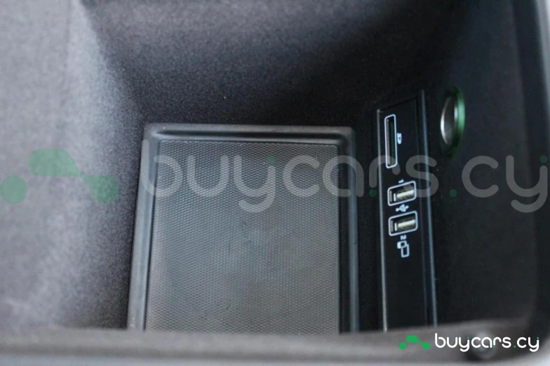 Aston Martin DBX Белый