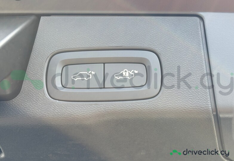 Volvo XC60 White