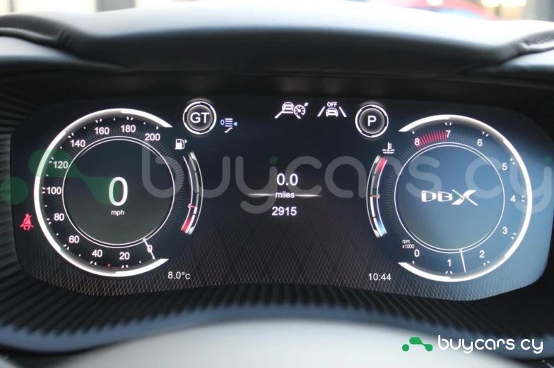 Aston Martin DBX Белый