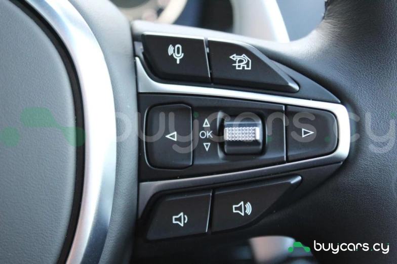 Aston Martin DBX Белый