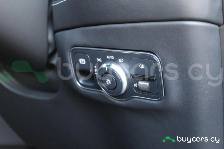 Aston Martin DBX Белый