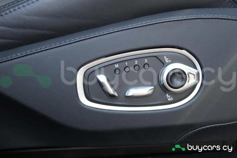 Aston Martin DBX Белый