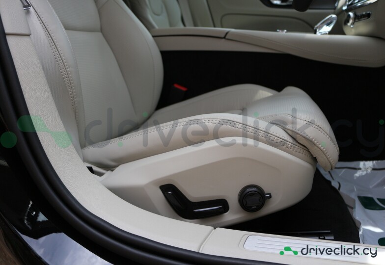 Volvo V60 Black