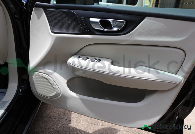 Volvo V60 Black