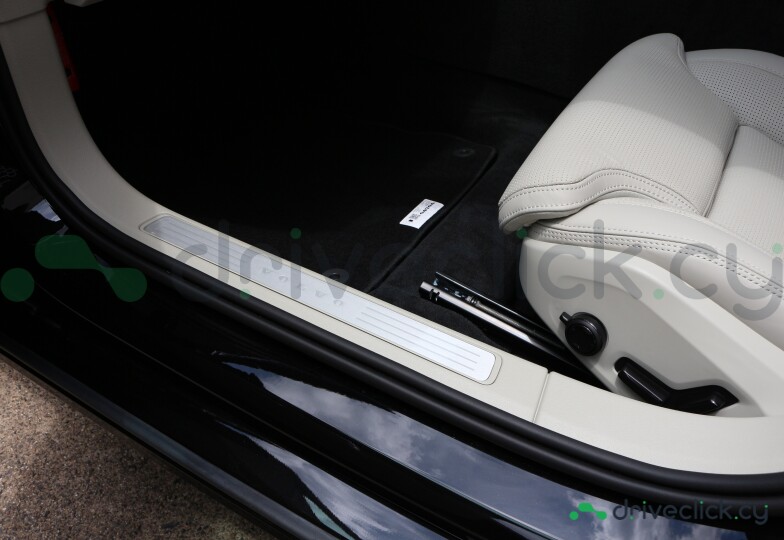 Volvo V60 Black