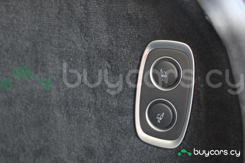 Aston Martin DBX Белый