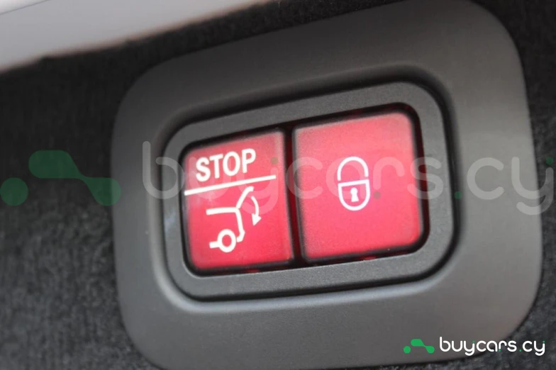 Aston Martin DBX Белый