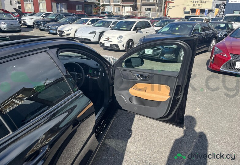 Volvo V60 Black
