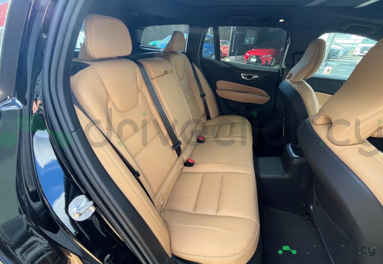 Volvo V60 Black