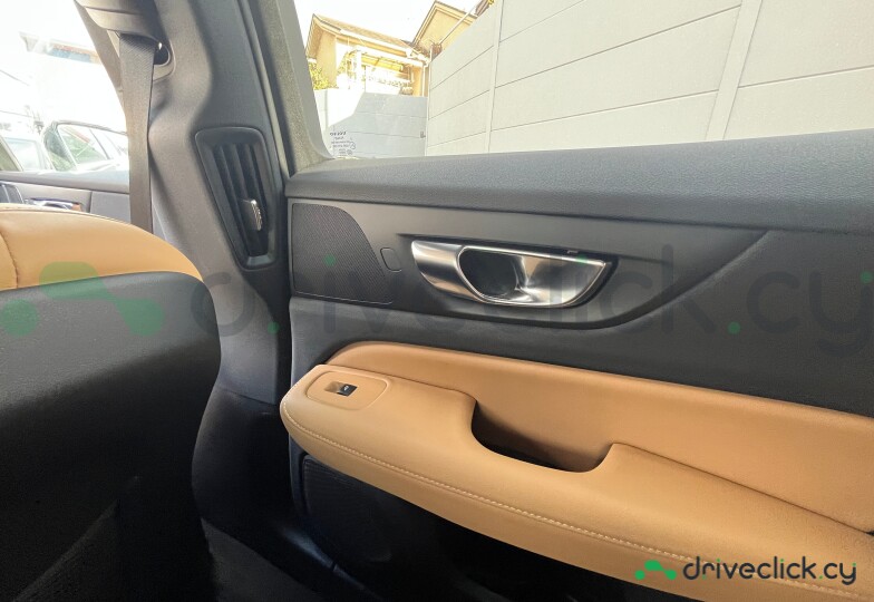Volvo V60 Black