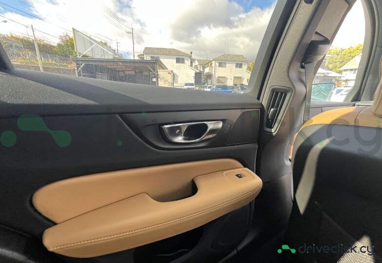 Volvo V60 Black