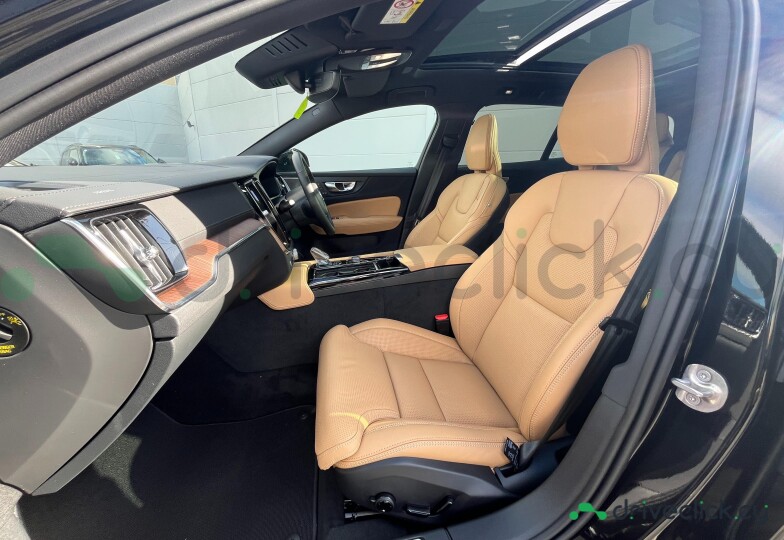 Volvo V60 Black
