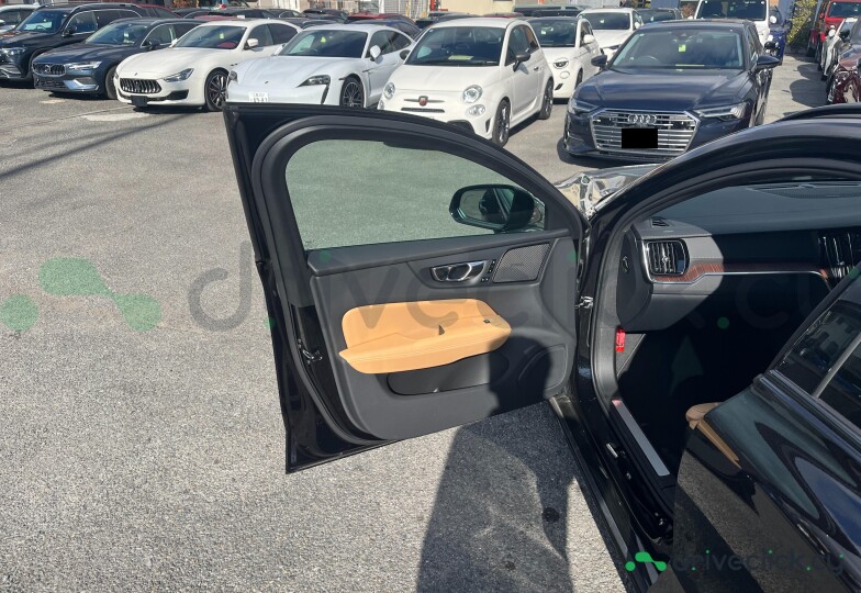 Volvo V60 Black